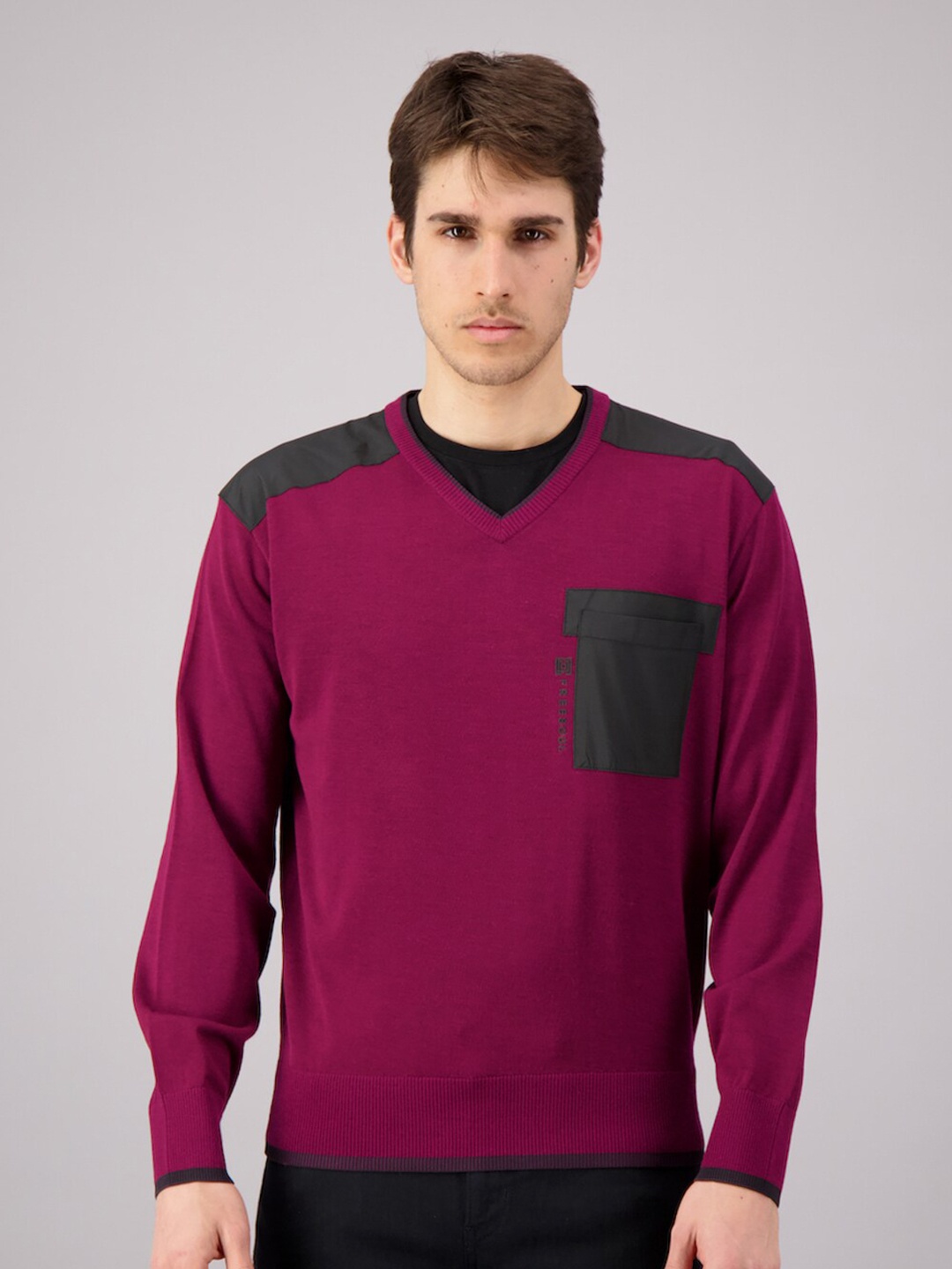 

FREESOUL Men Magenta Solid Sweater Vest