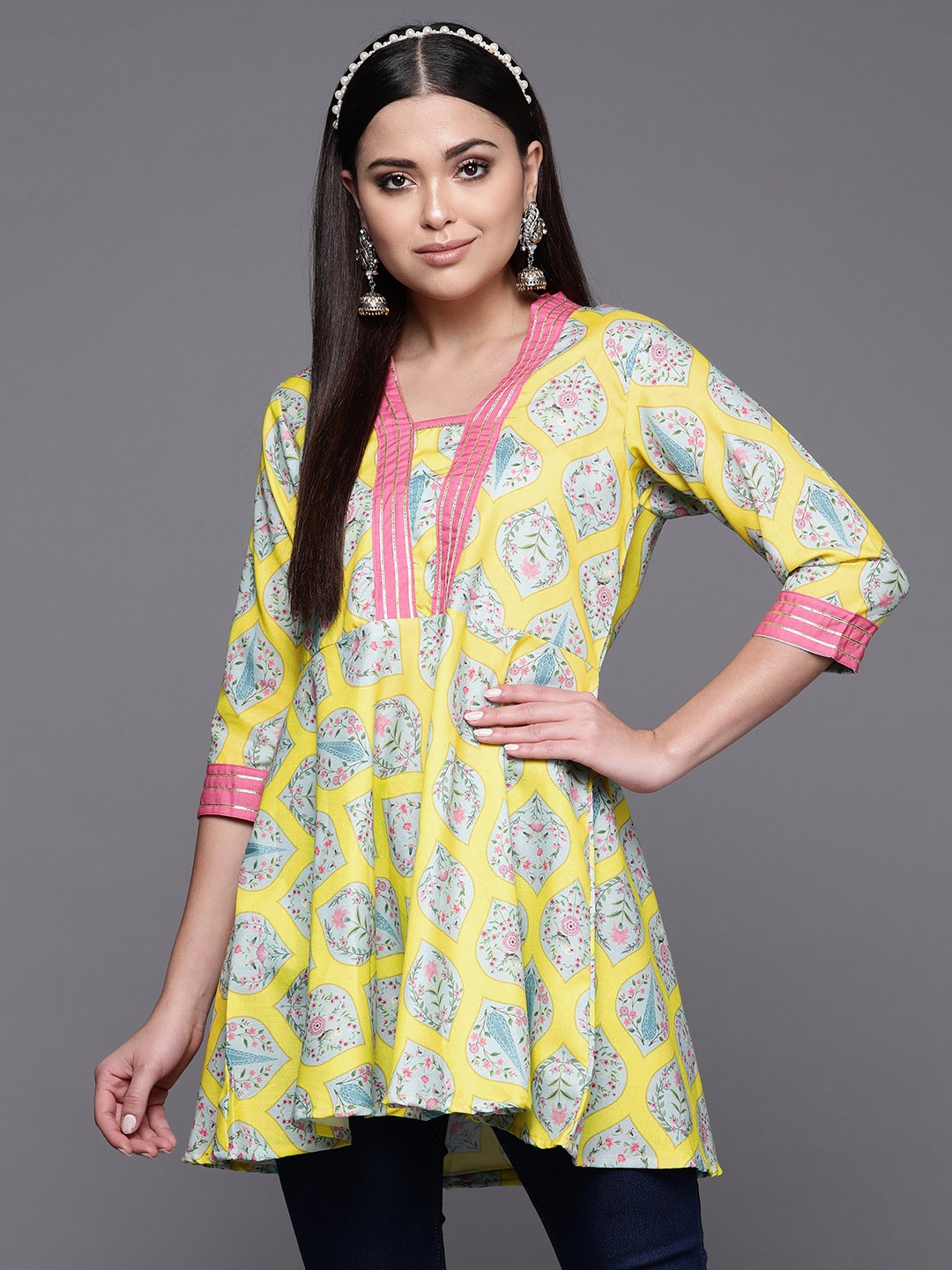 

Ahalyaa Floral Printed Square Neck Gotta Patti Pleated Kurti, Yellow