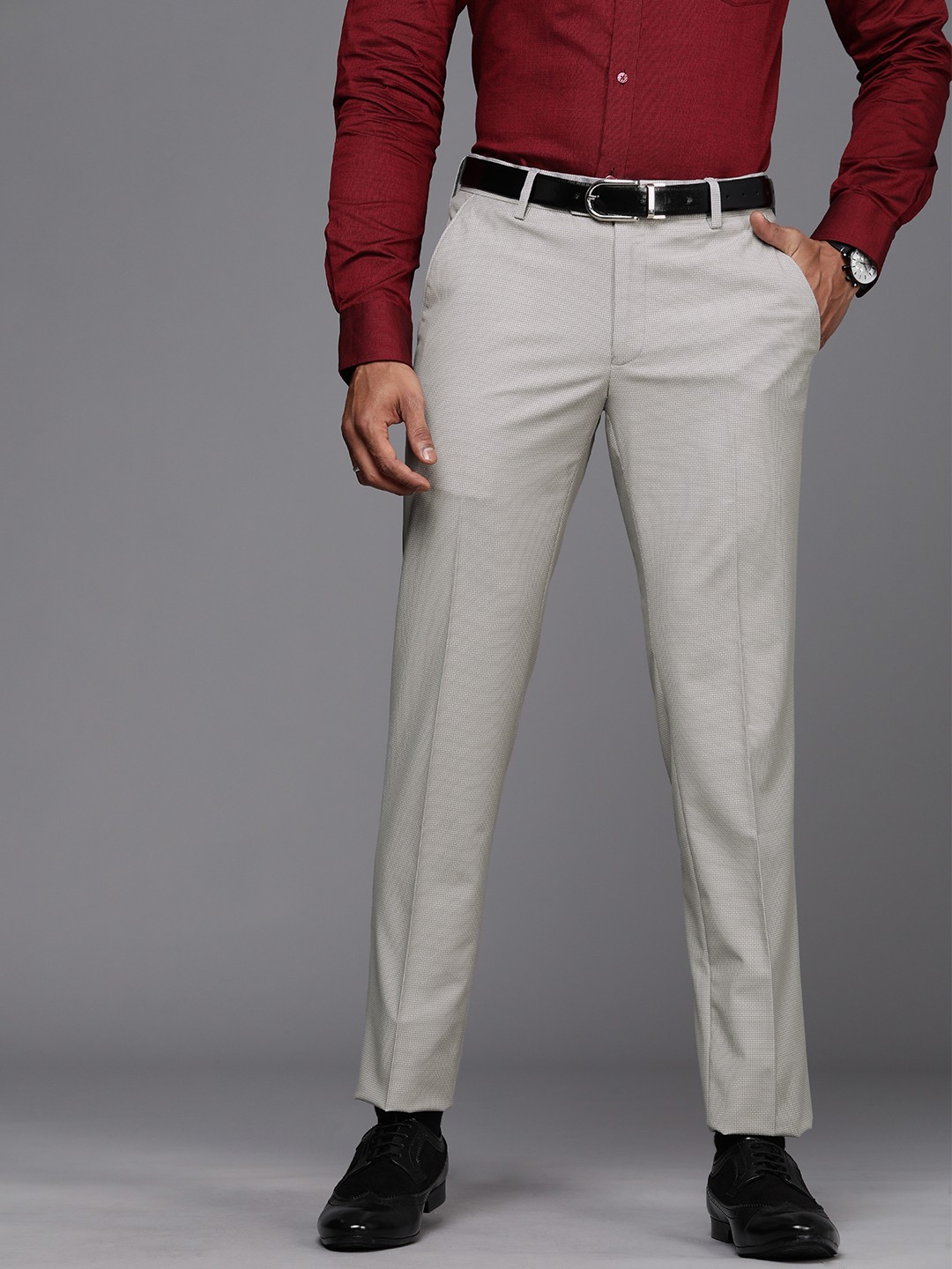 

Peter England Elite Men Grey Checked Slim Fit Formal Trousers