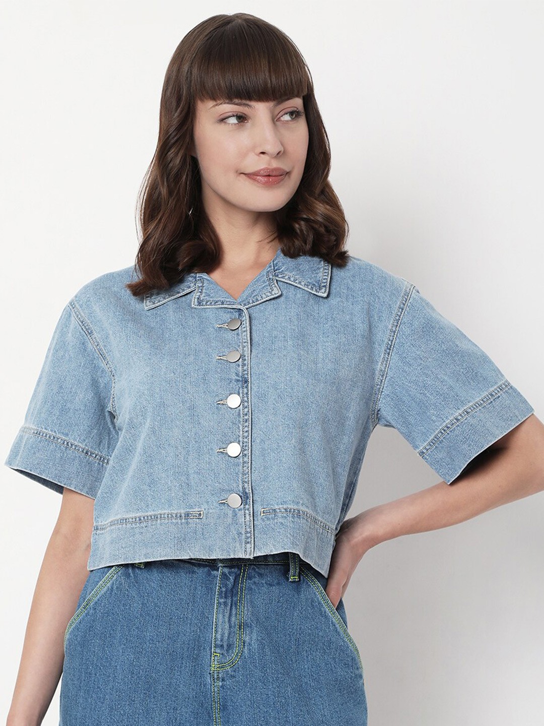 

Vero Moda Women Blue Regular Fit Solid Cotton Cropped Casual Shirt