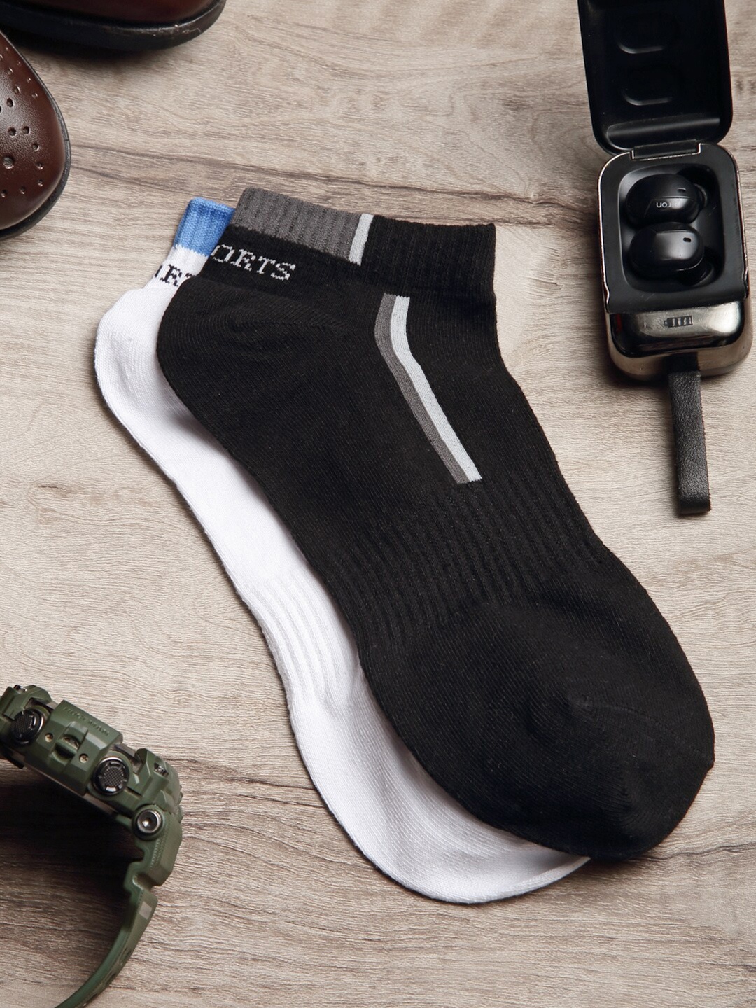 

MUTAQINOTI Men Pack Of 2 Black & White Ankle Length Socks