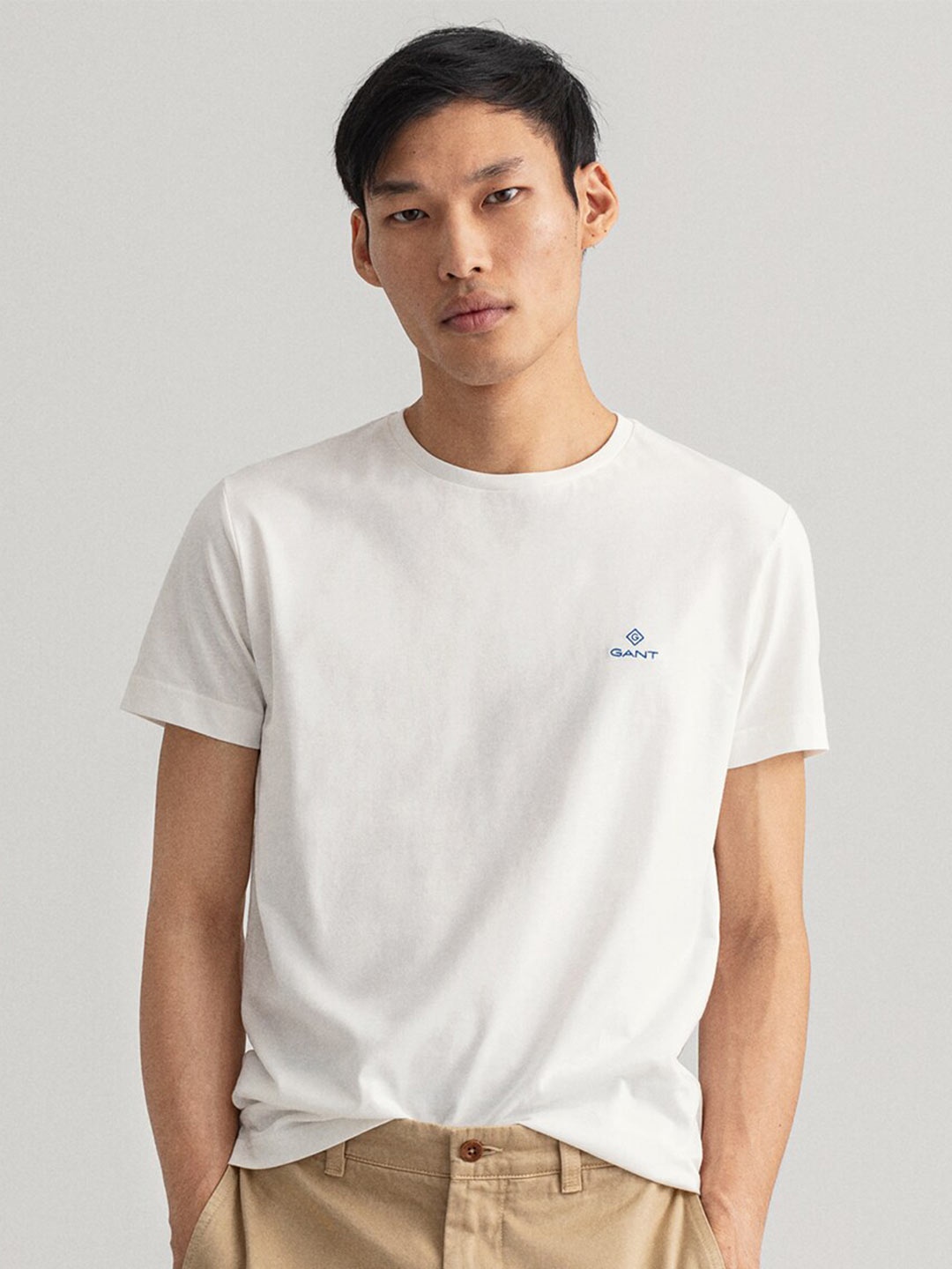 

GANT Men White Solid Pure Cotton T-shirt