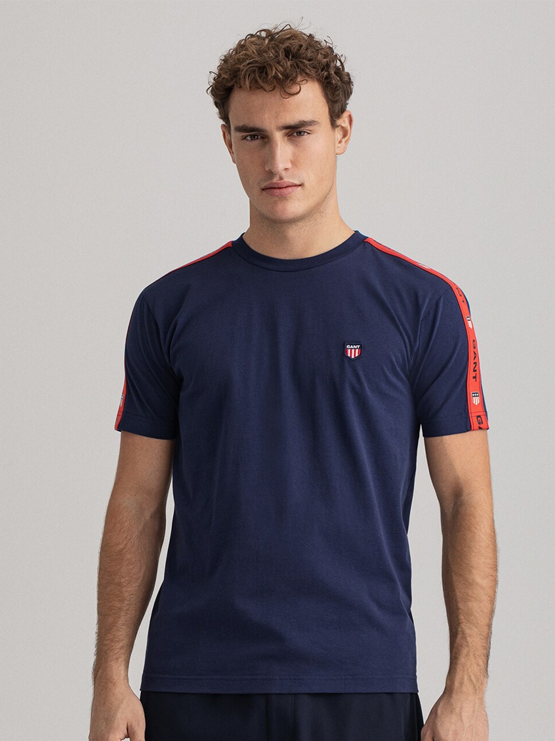 

GANT Men Navy Blue Solid Pure Cotton T-shirt