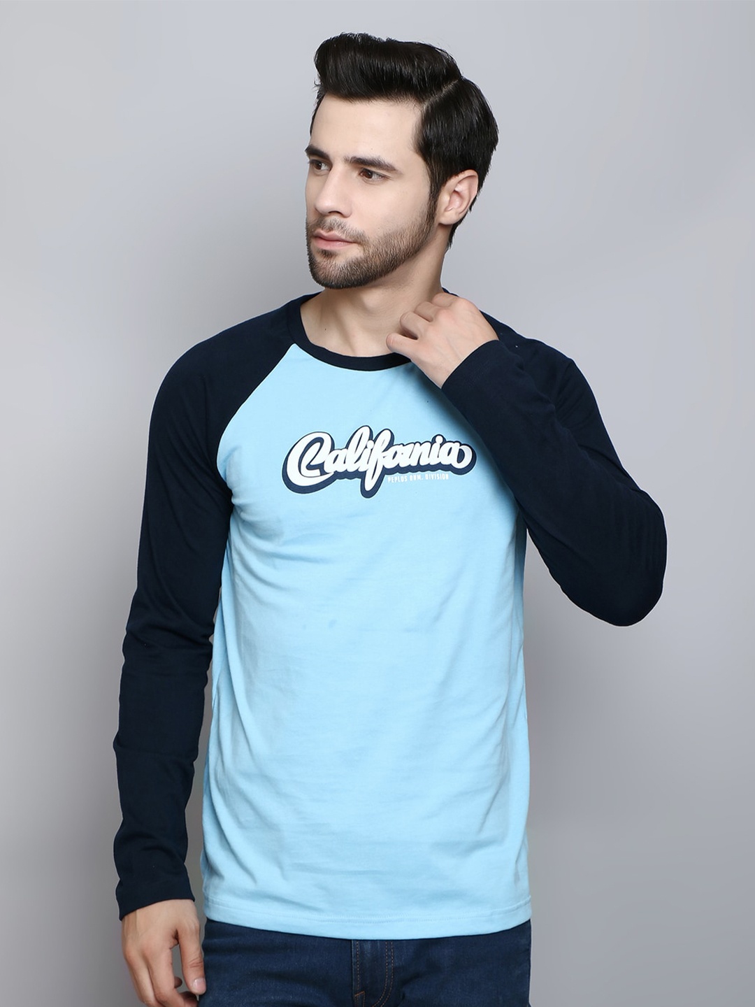 

PEPLOS Men Blue & Black Colourblocked T-shirt