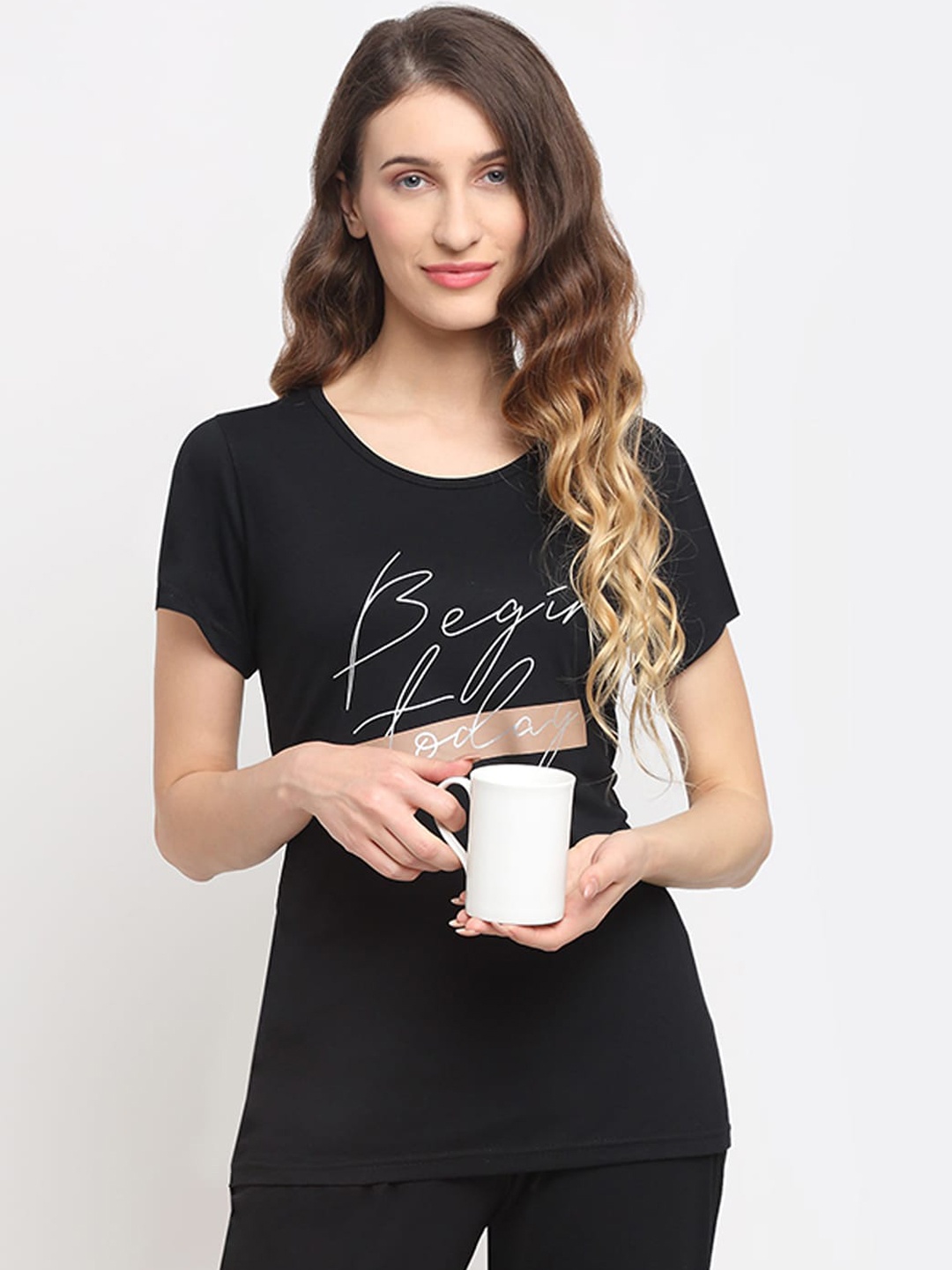 

Kanvin Women Black & White Printed Lounge Tshirts