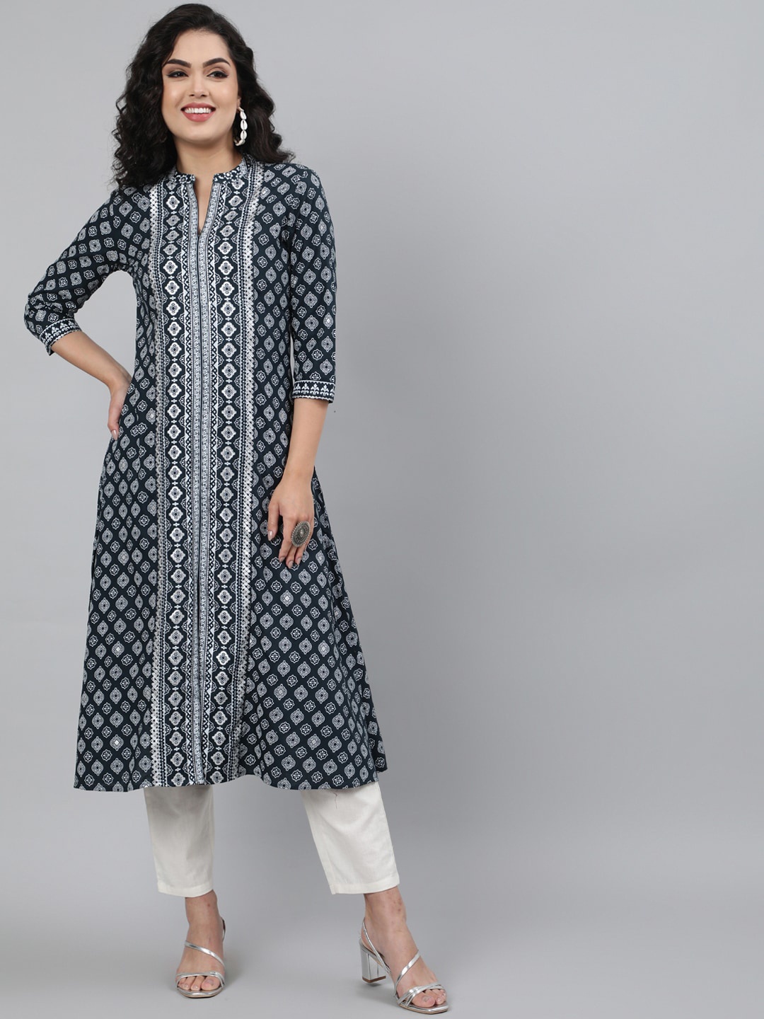 

KIMAYRA Women Black & White Ethnic Motifs Printed Kurta