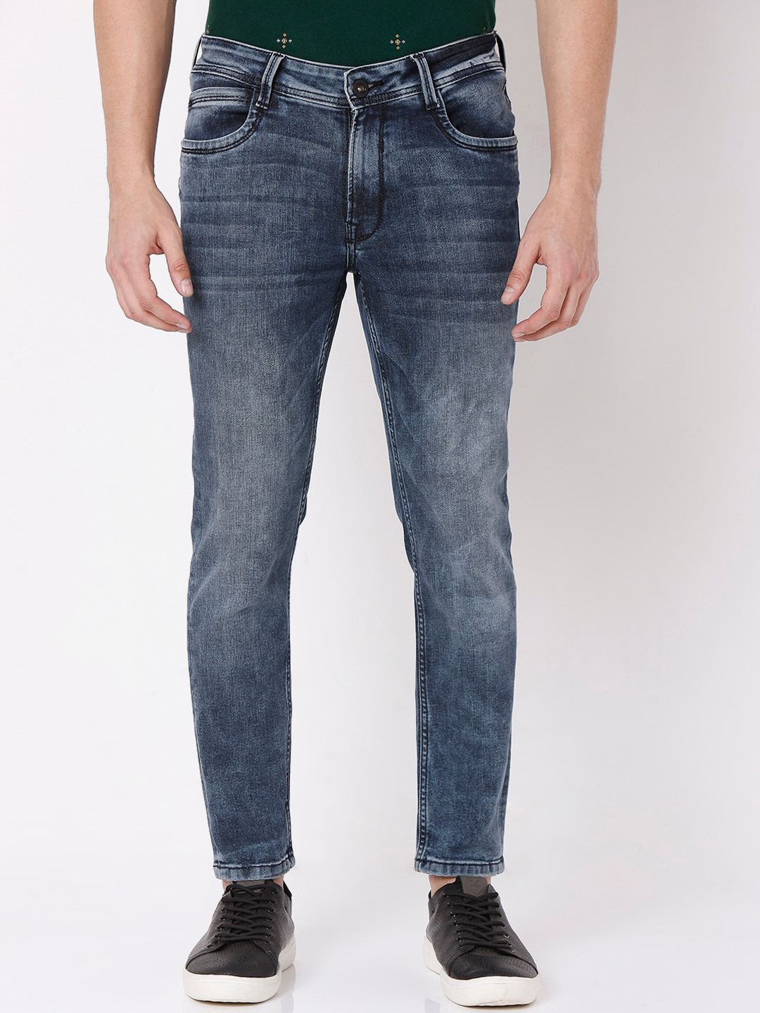 

Mufti Men Blue Slim Fit Heavy Fade Stretchable Jeans