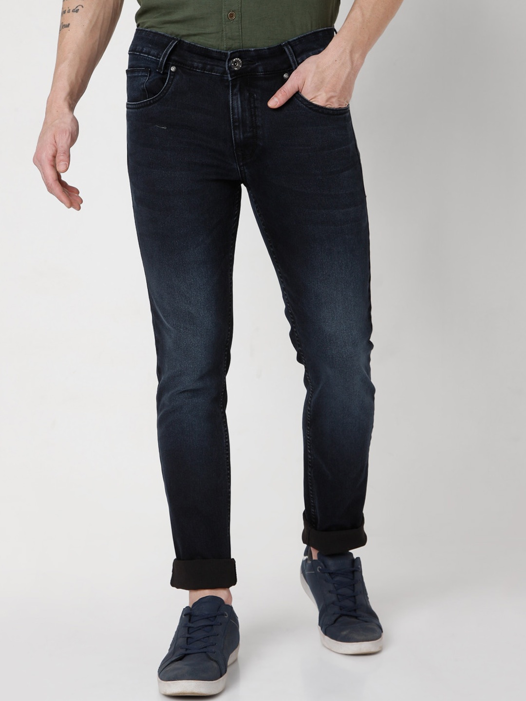 

Mufti Men Black Slim Fit Mildly Distressed Heavy Fade Stretchable Jeans