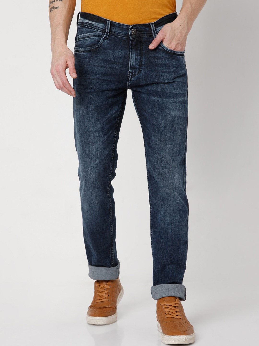 

Mufti Men Blue Regular Fit Mildly Distressed Heavy Fade Stretchable Jeans