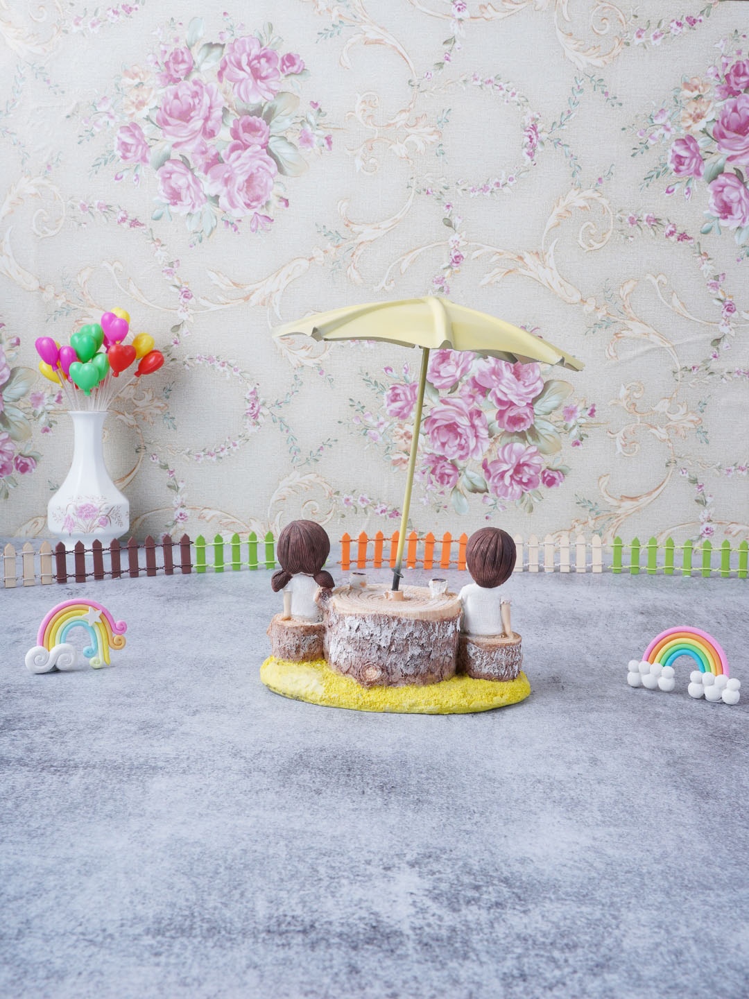 

FASHIYANOO Yellow Coffee Couple With Umbrella Showpiece