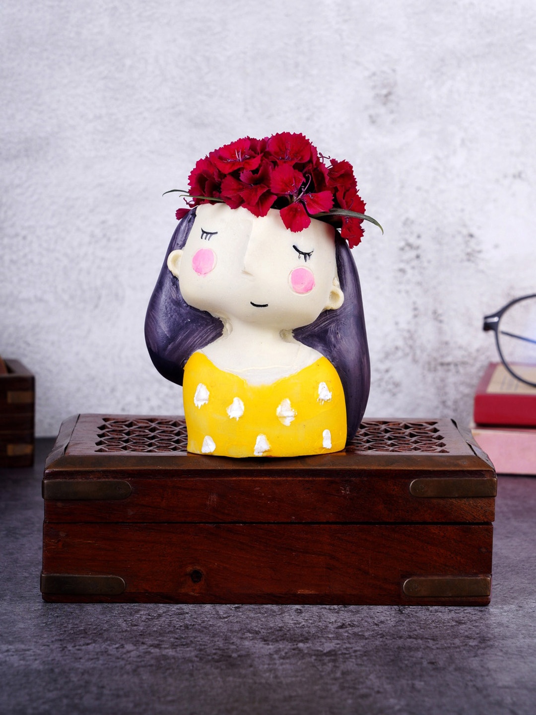 

FASHIYANOO Yellow & Red Polyresin Small Pot Showpiece