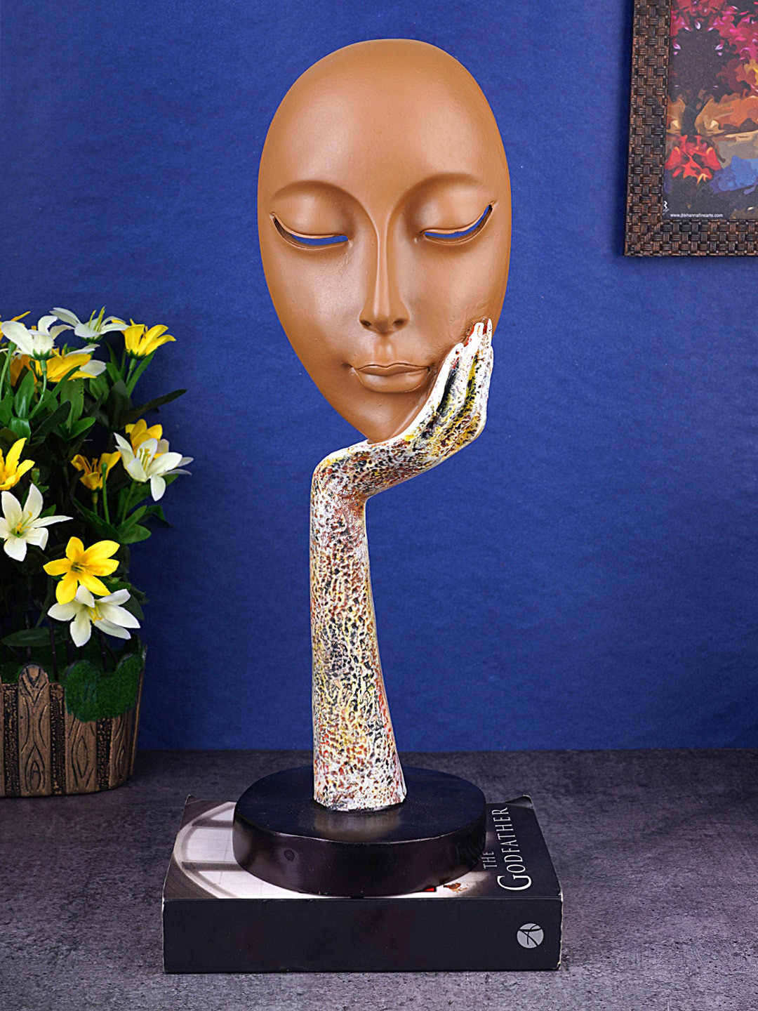 

FASHIYANOO White, Black & Brown Face With Hand Showpieces