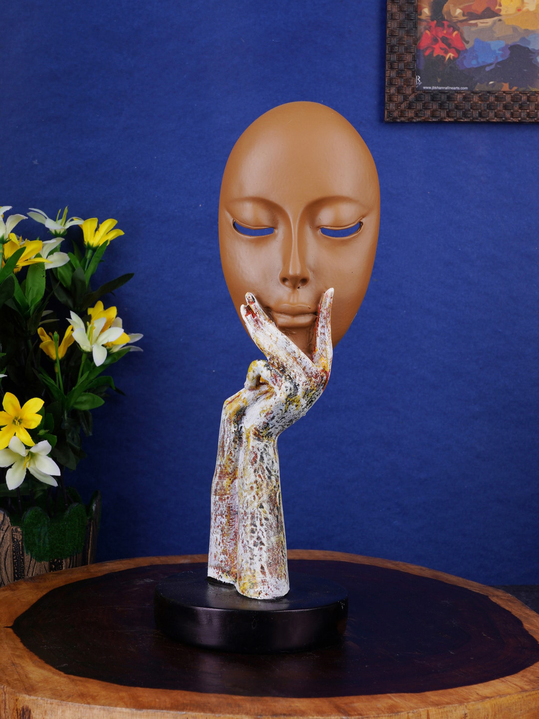 

FASHIYANOO White & Gold Toned Face Showpiece