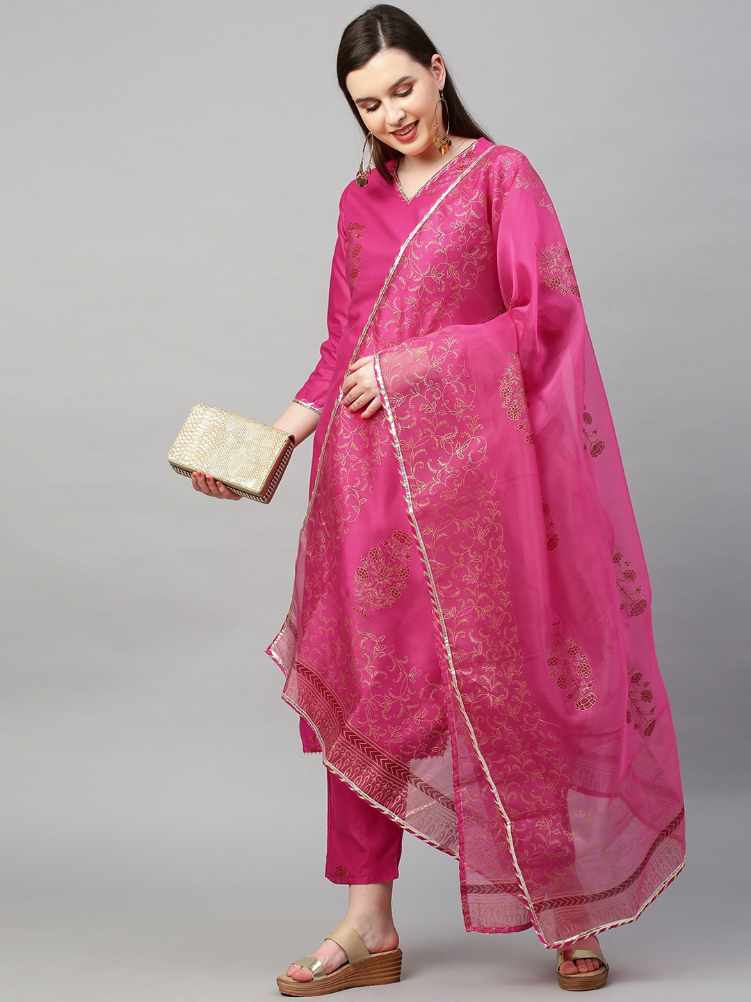 

GoSriKi Women Pink Floral Printed Kurta with Trousers & With Dupatta