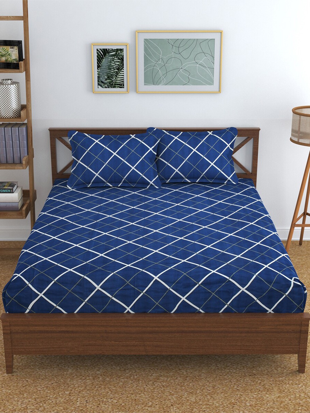 

Hammer Home Blue & White Geometric Printed 144 TC Queen Bedsheet & 2 Pillow Covers