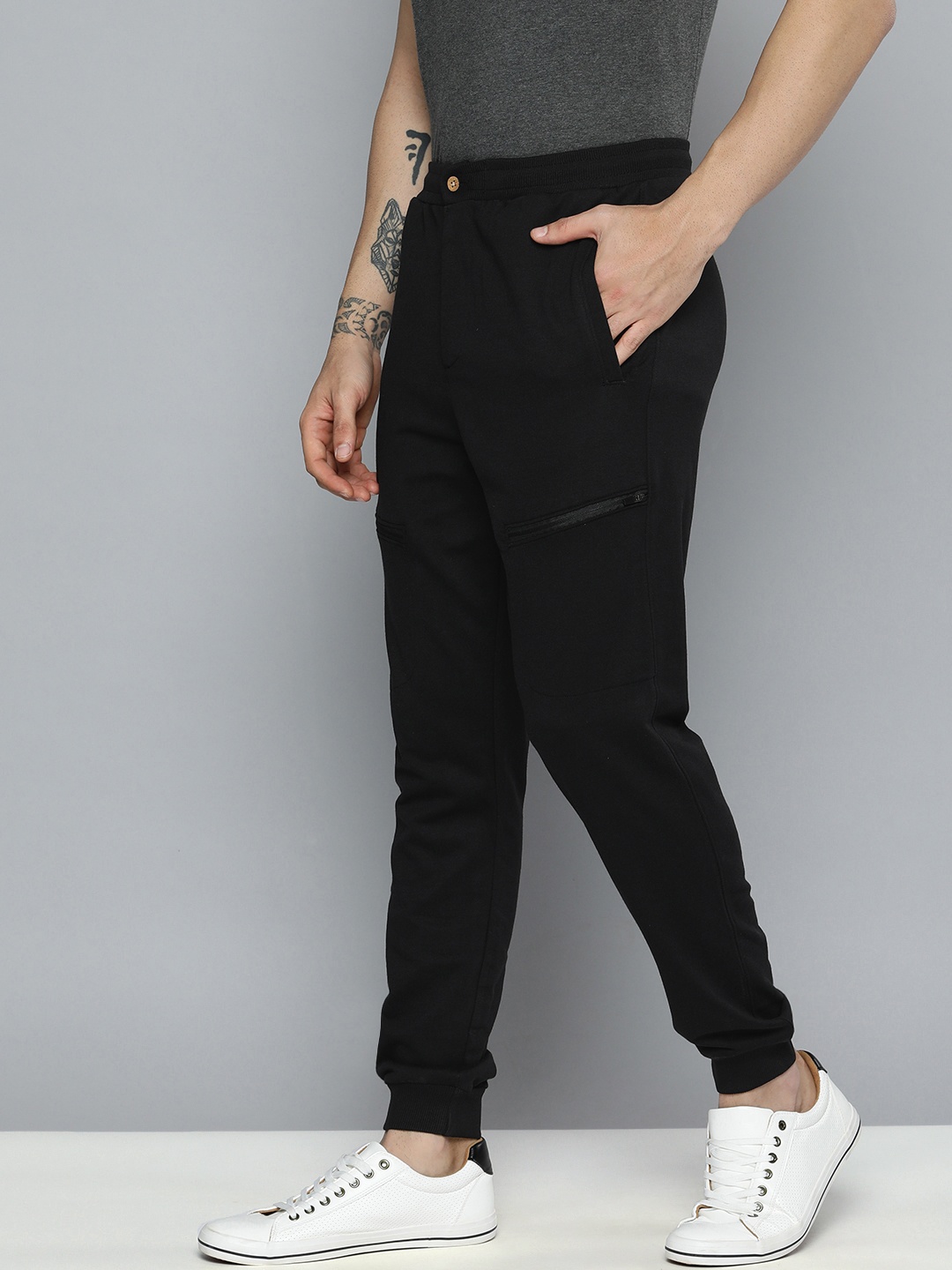 

Mast & Harbour Men Black Solid Joggers