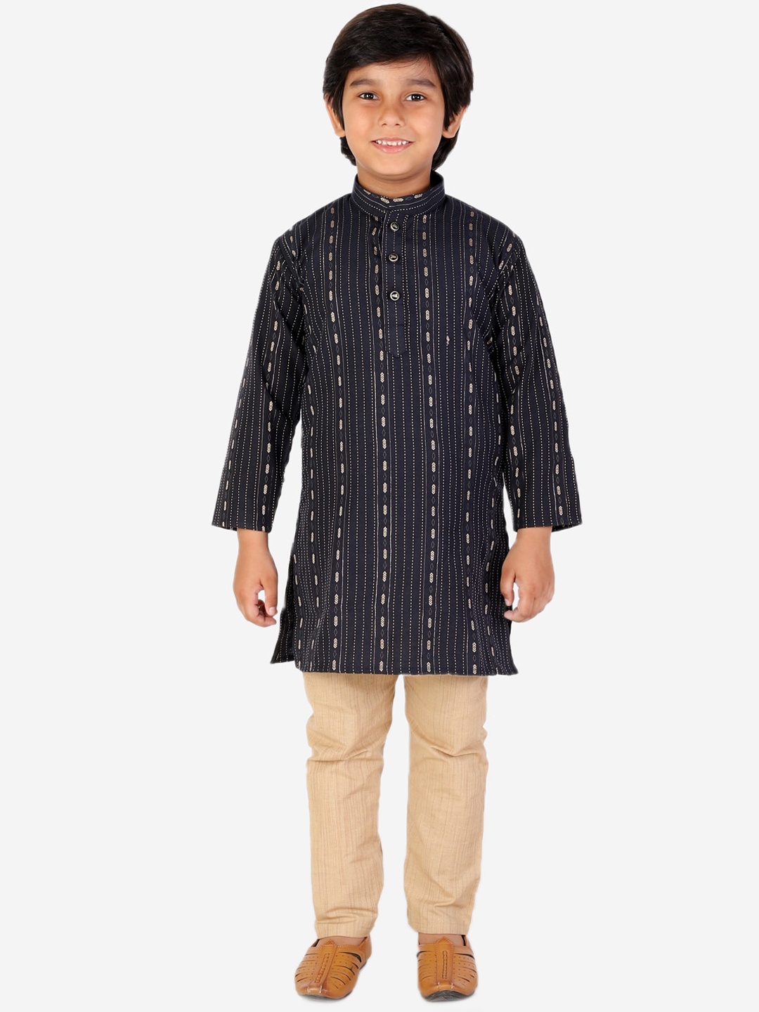 

Pro-Ethic STYLE DEVELOPER Boys Black & White Pure Cotton Kurta with Pyjamas