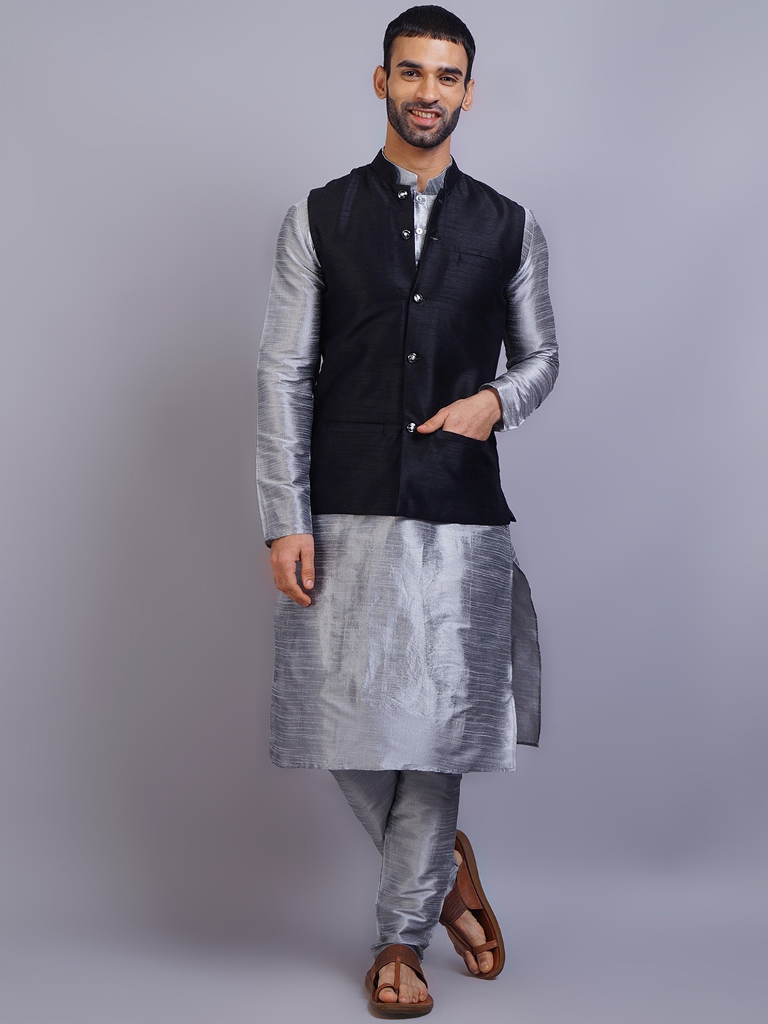 

GRACIT Men Silver-Toned Dupion Silk Kurta with Pyjamas & Jacket