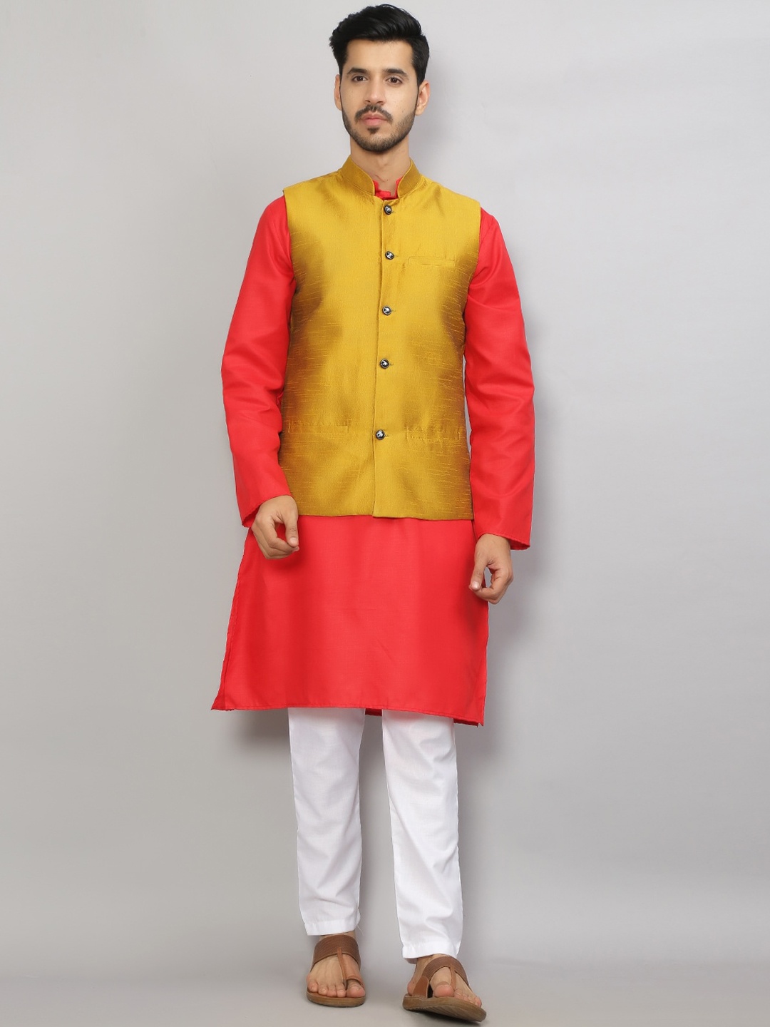 

GRACIT Men Red & Gold Kurta Pyjama Set With Nehru Jacket
