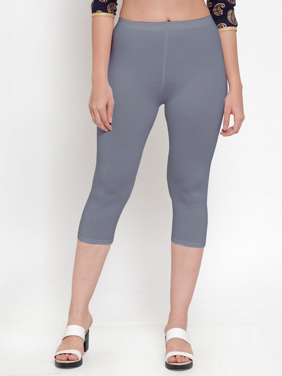 

Jinfo Women Grey Slim-Fit Slip-On Capris