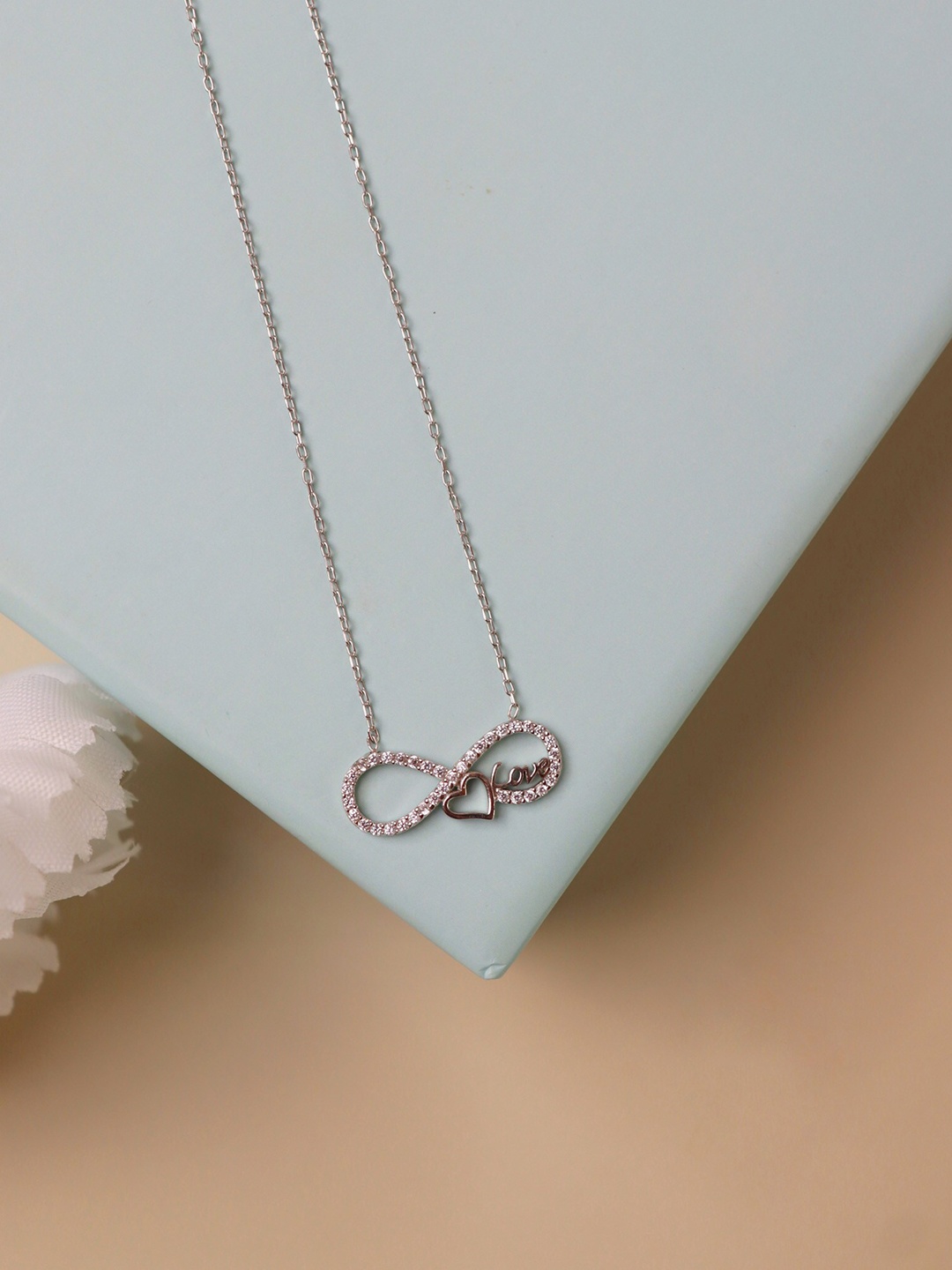 

CURIO COTTAGE Silver-Plated & White Infinity Heart Silver Chain