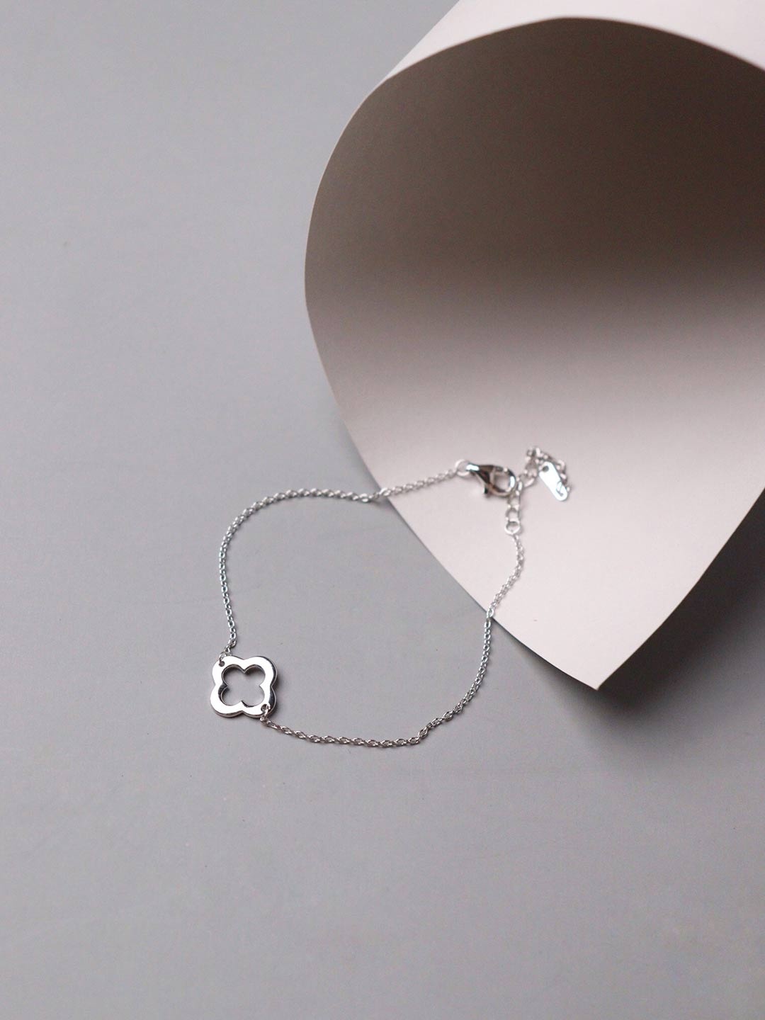

CURIO COTTAGE Women Silver-Plated Leaf Charm Bracelet