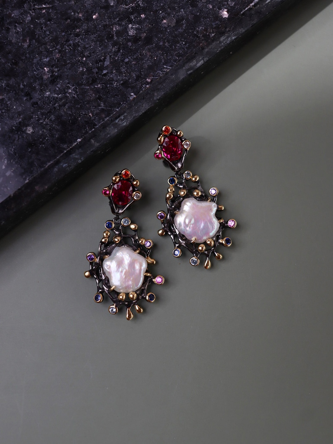 

CURIO COTTAGE Black Contemporary Drop Earrings
