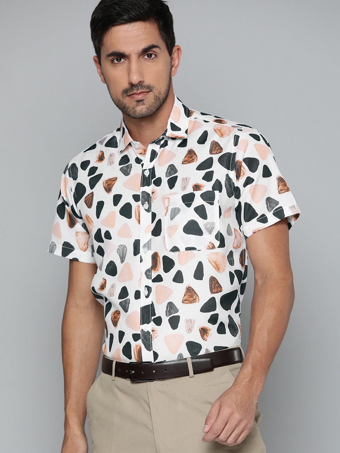 

DENNISON Men White Abstract Printed Smart Slim Fit Casual Shirt