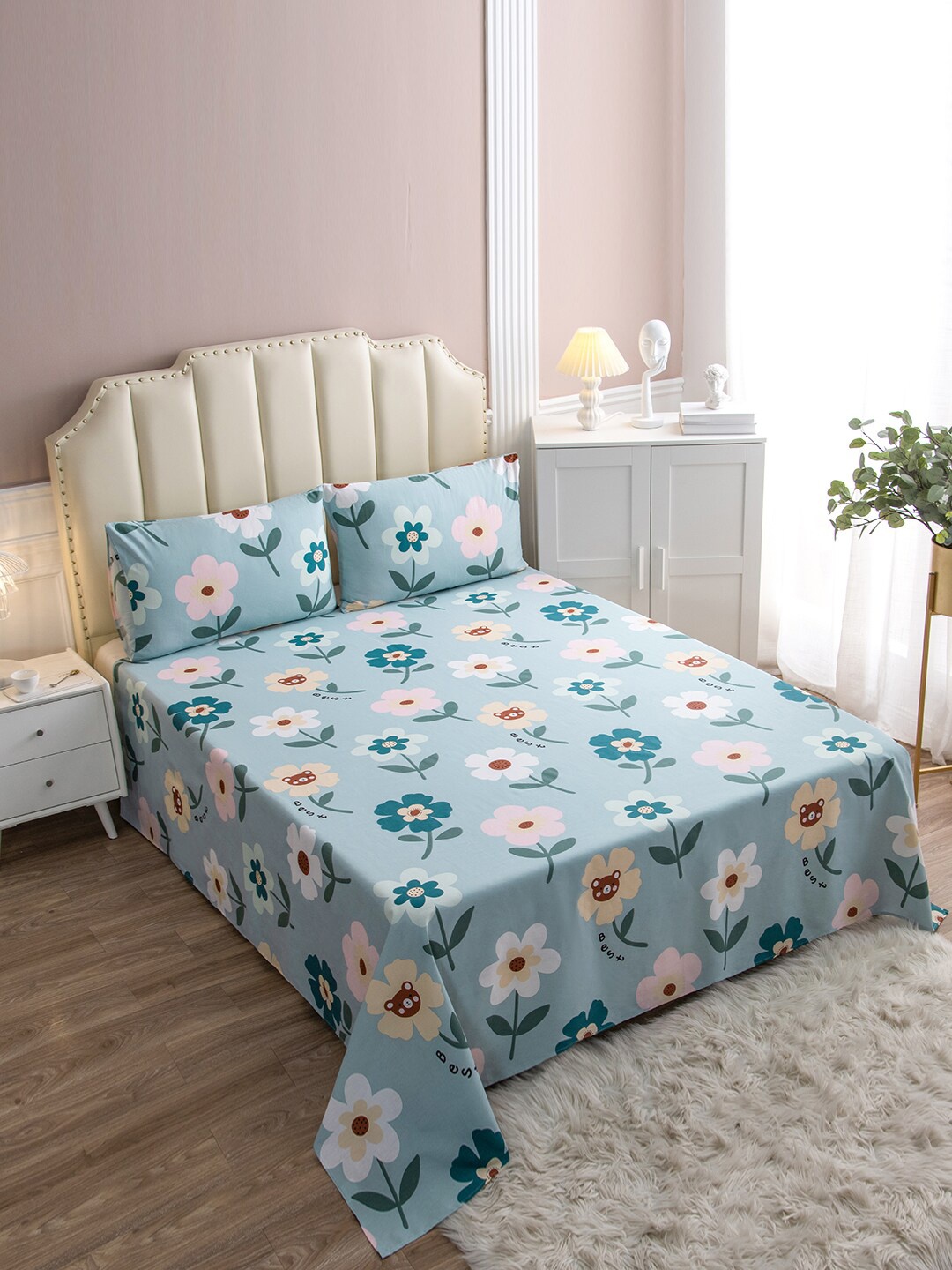 

JC Collection Blue & White Floral 200 TC Queen Bedsheet