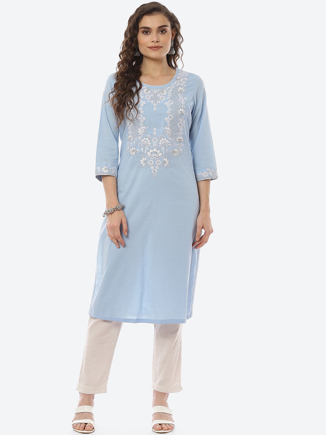 

Rangriti Women Blue Floral Embroidered Kurta