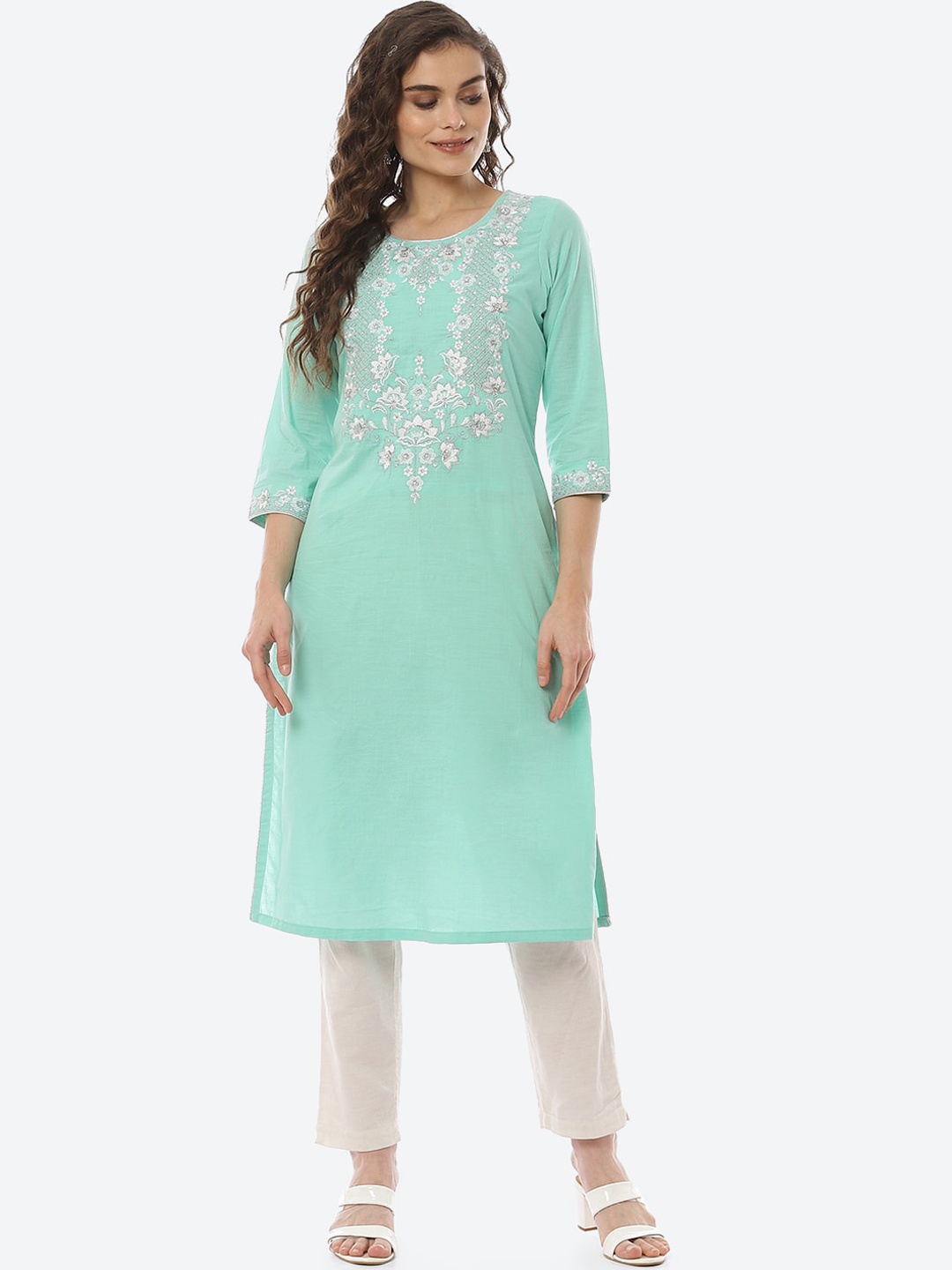 

Rangriti Women Green Ethnic Motifs Embroidered Thread Work Kurta