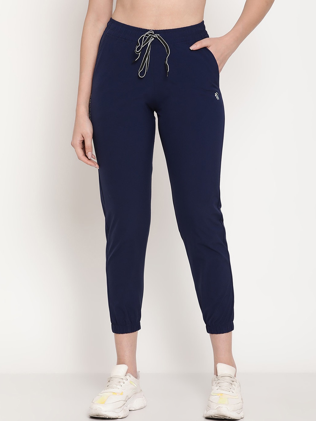 

Gallus Women Navy Blue Solid Stretchable Track Pants