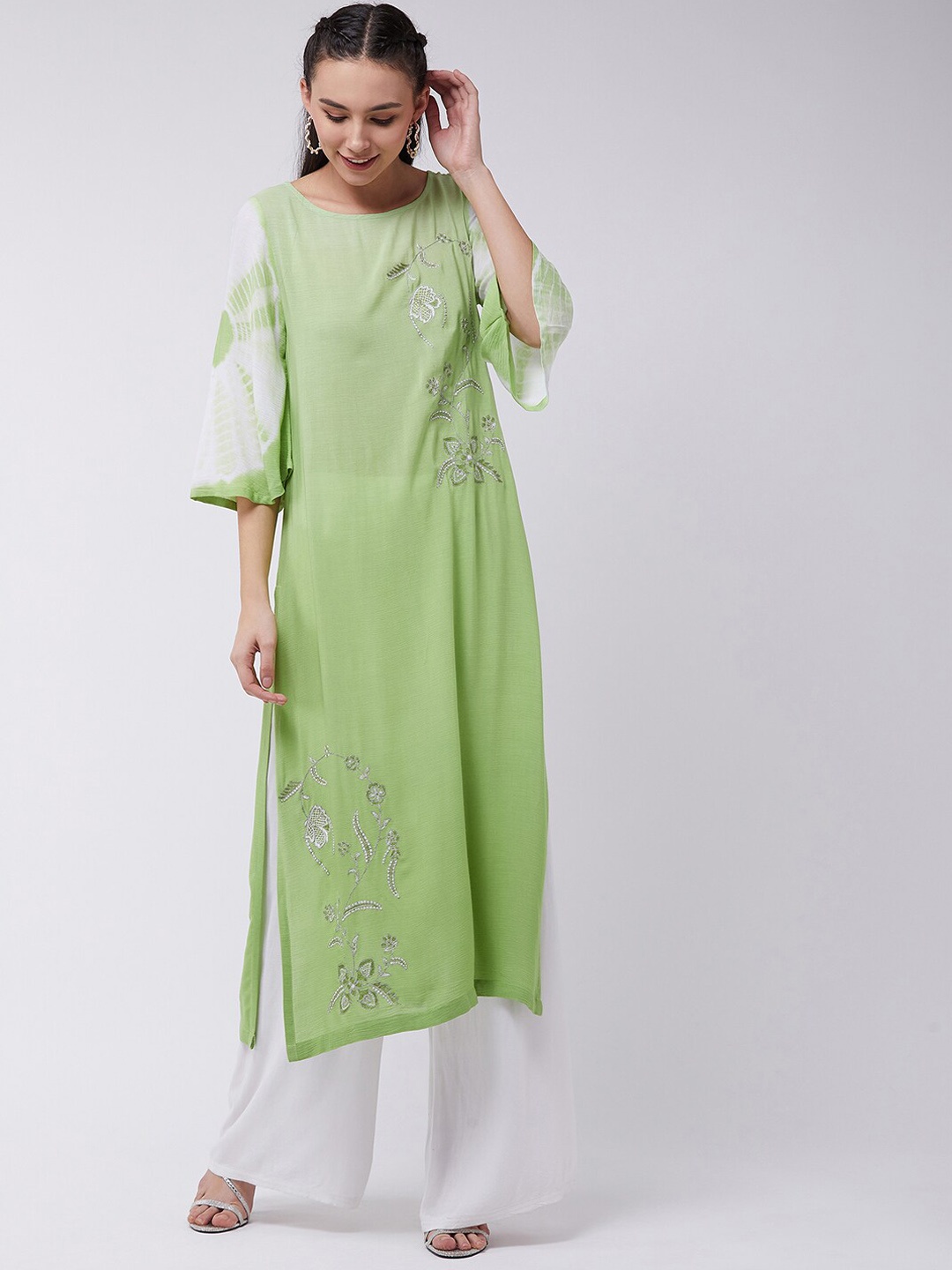 

Pannkh Women Green & White Floral Embroidered Flared Sleeves Kurta