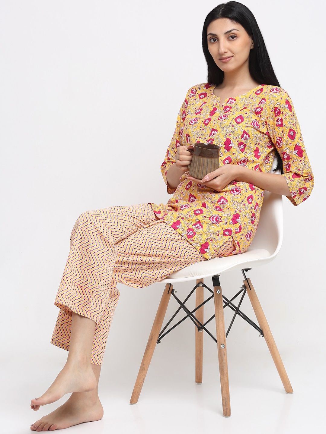 

NEUDIS Women Yellow & Pink Printed Cotton Night suit