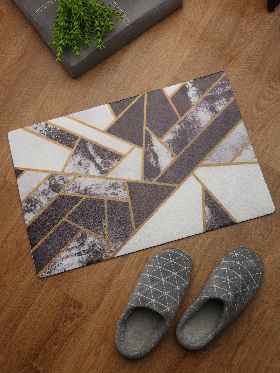 HOSTA HOMES Off-White & Brown Geometric Digital Printed Anti Skid Doormat