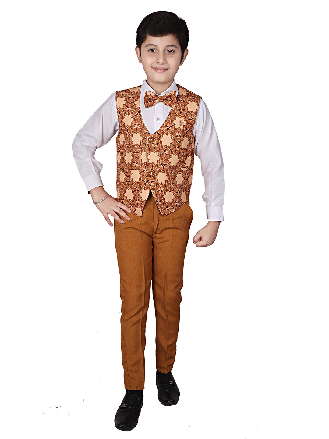 

Pro-Ethic STYLE DEVELOPER Boys Orange & White Regular Fit Printed Pure Cotton 3 Piece Suit