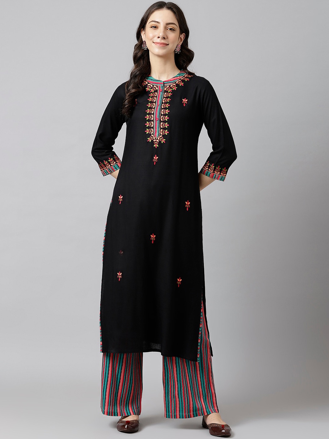 

DECKEDUP Women Black Floral Embroidered Phulkari Kurta