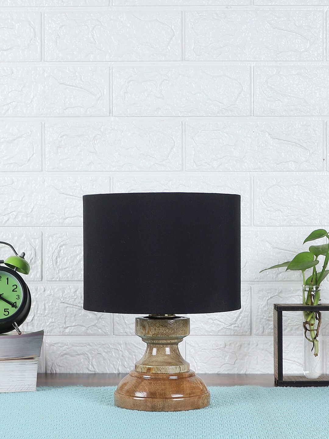

Devansh Black Traditional Table Lamp