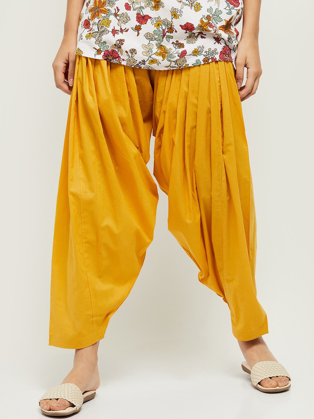 

max Women Mustard Yellow Solid Loose Fit Pure Cotton Patiala