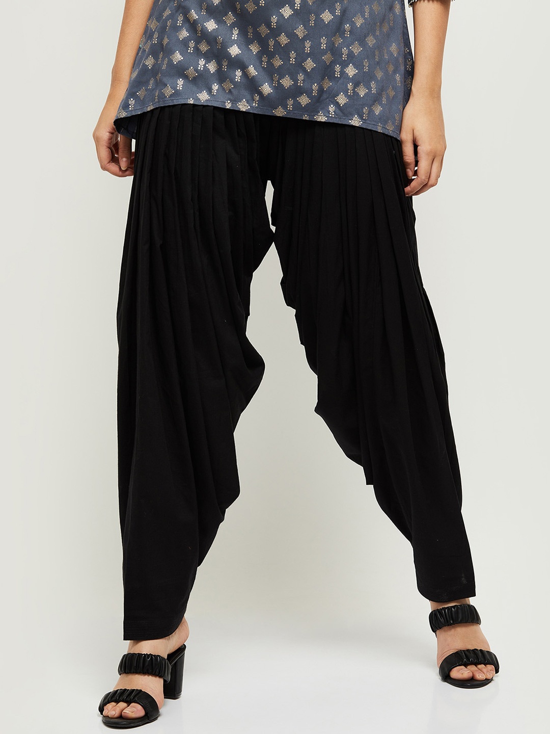 

max Women Black Solid Loose Fit Pure Cotton Patiala