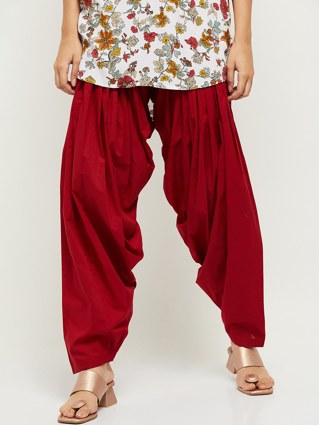 

max Women Red Solid Pure Cotton Loose-Fit Patiala