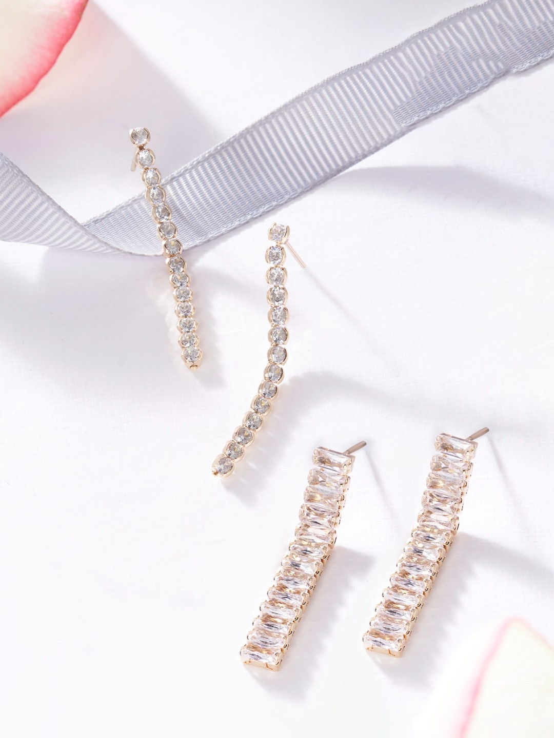 

Zaveri Pearls Set of 2 White Rose Gold-Plated Contemporary Drop Earrings