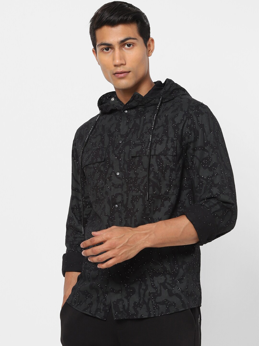 

Street Armor by Pantaloons Men Black Floral Printed Casual Shirt