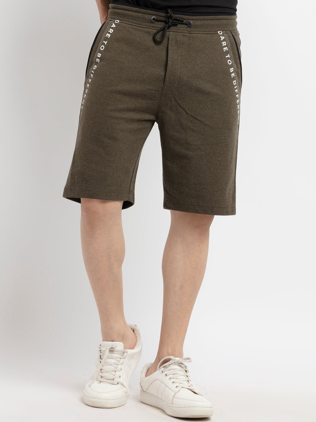 

Status Quo Men Olive Green Regular Shorts