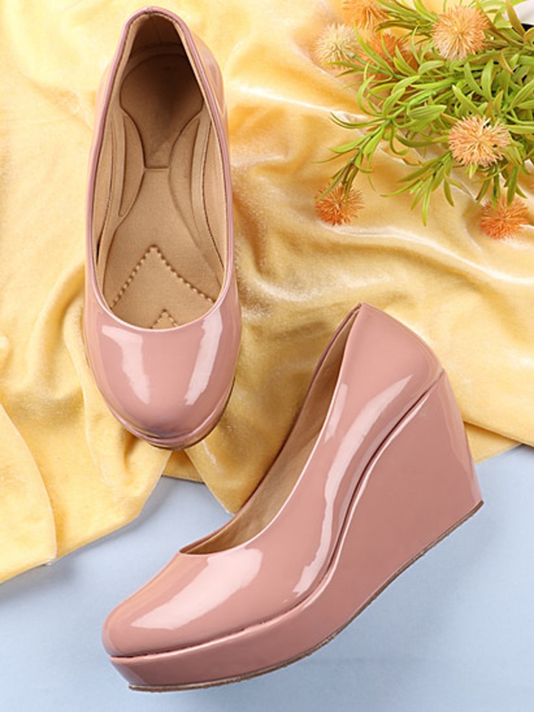 

THE WHITE POLE Pink Party Wedge Pumps