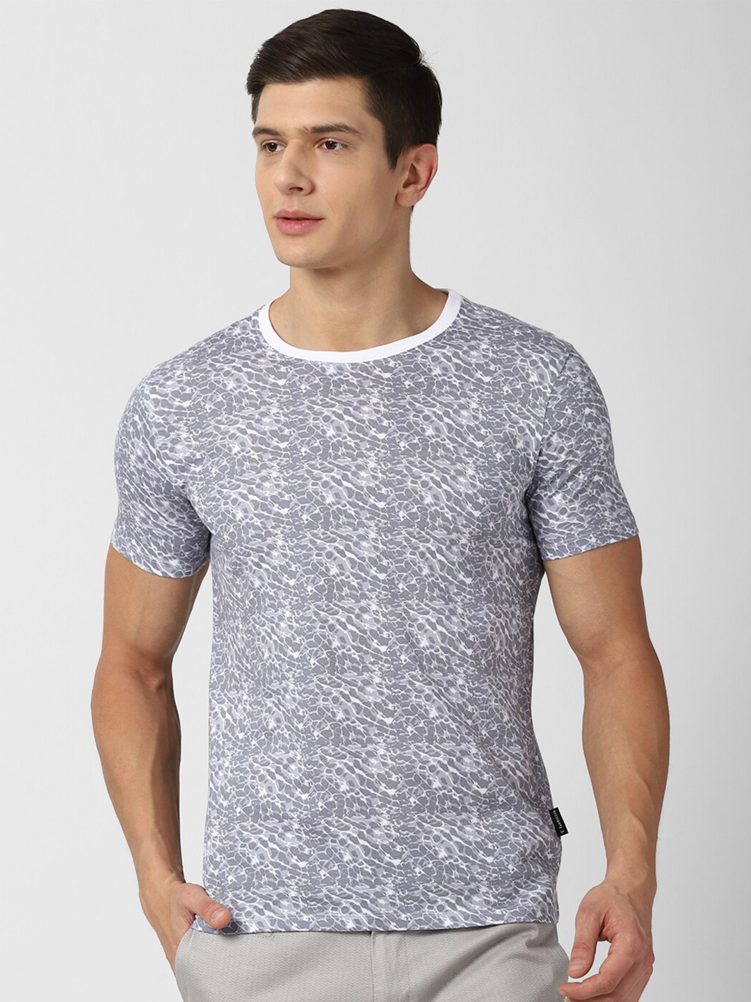 

V Dot Men Grey Printed Slim Fit Cotton T-shirt