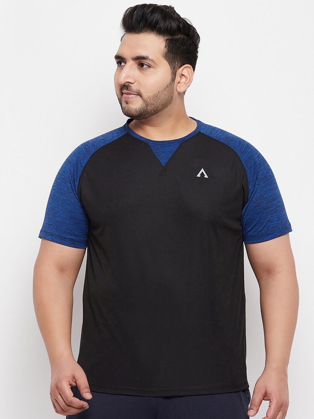 

AUSTIVO Men Black & Blue Colourblocked Running T-shirt