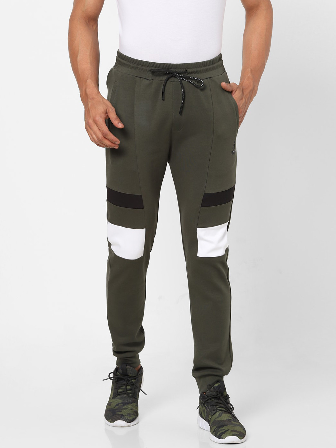 

Street Armor by Pantaloons Men Olive Green Solid Relaxed-Fit Joggers