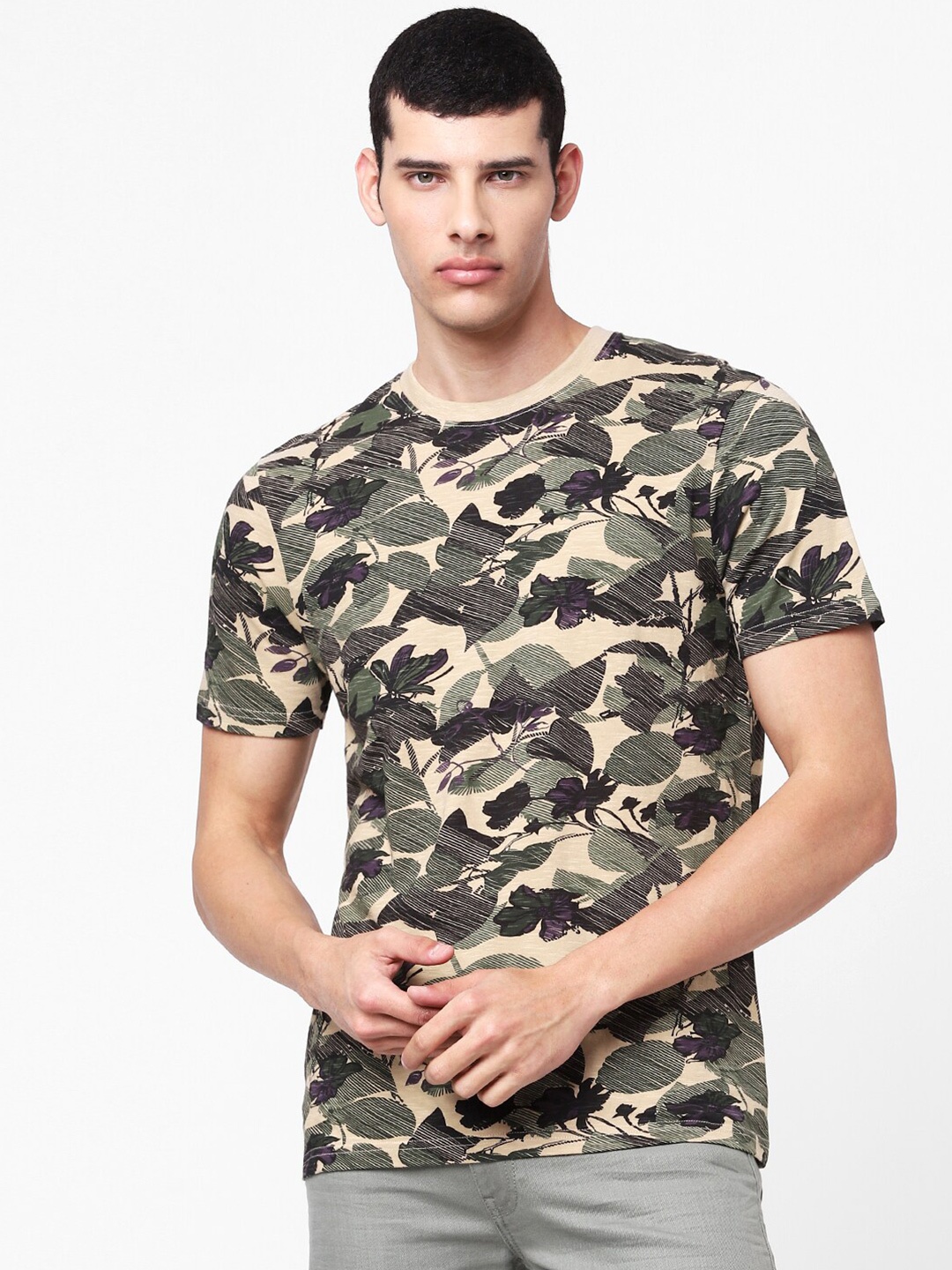 

Celio Men Off White & Green Camouflage Printed T-shirt