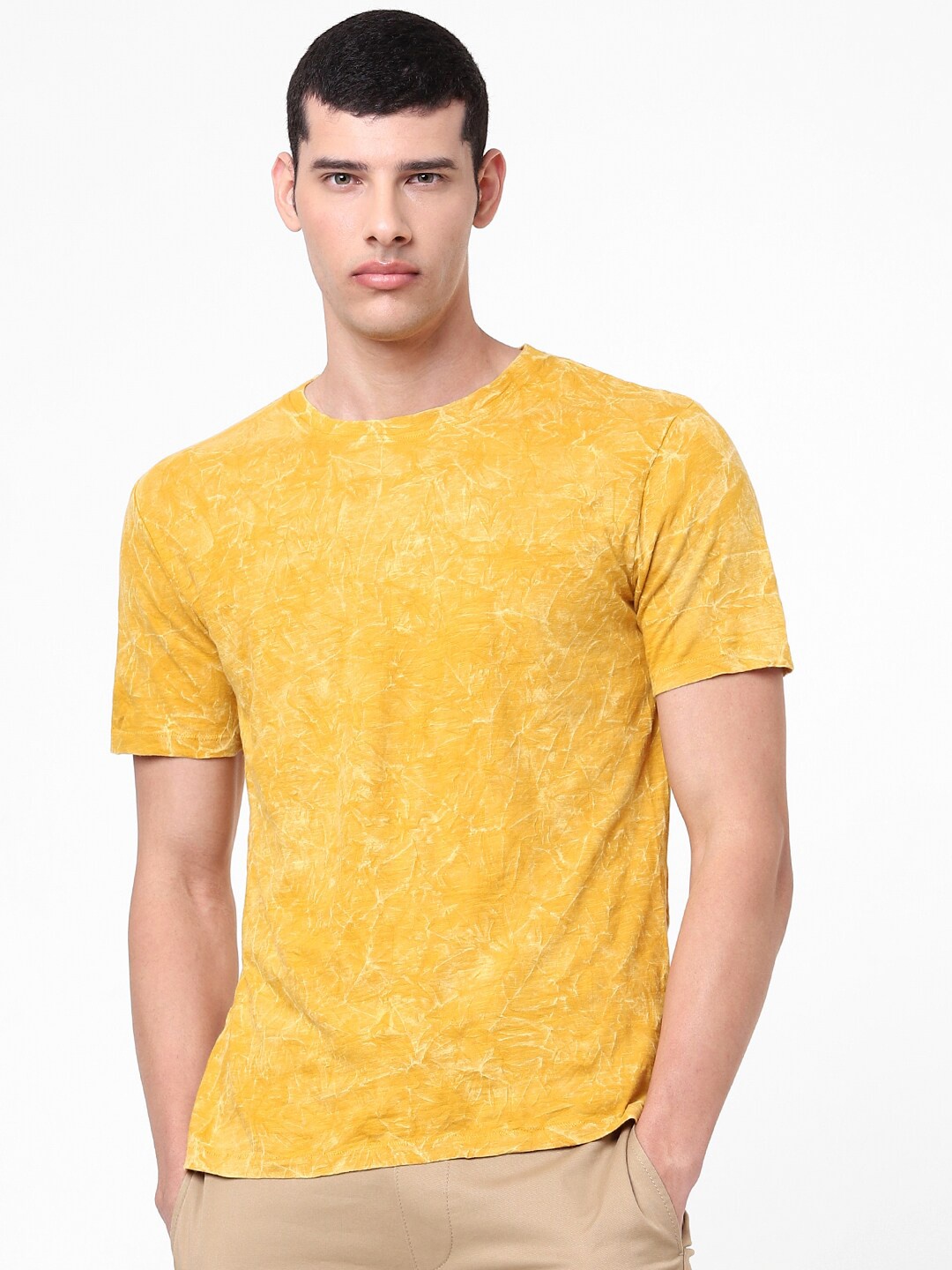 

Celio Men Mustard Yellow Tie and Dye Dyed Cotton T-shirt